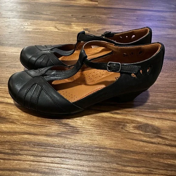 Cobb Hill Leather T-Strap Mary Jane Wedges (Black) – Size 7 - Picture 3 of 7